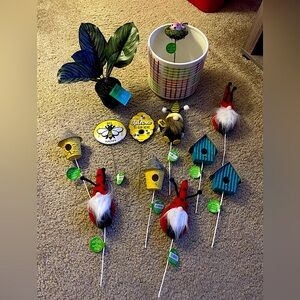 Medium Size Planter with Drainage hole & decorative Picks